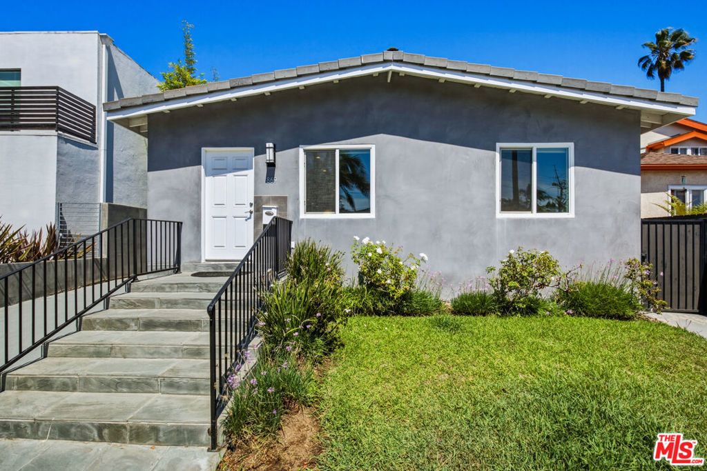 869 Warren Avenue, Venice