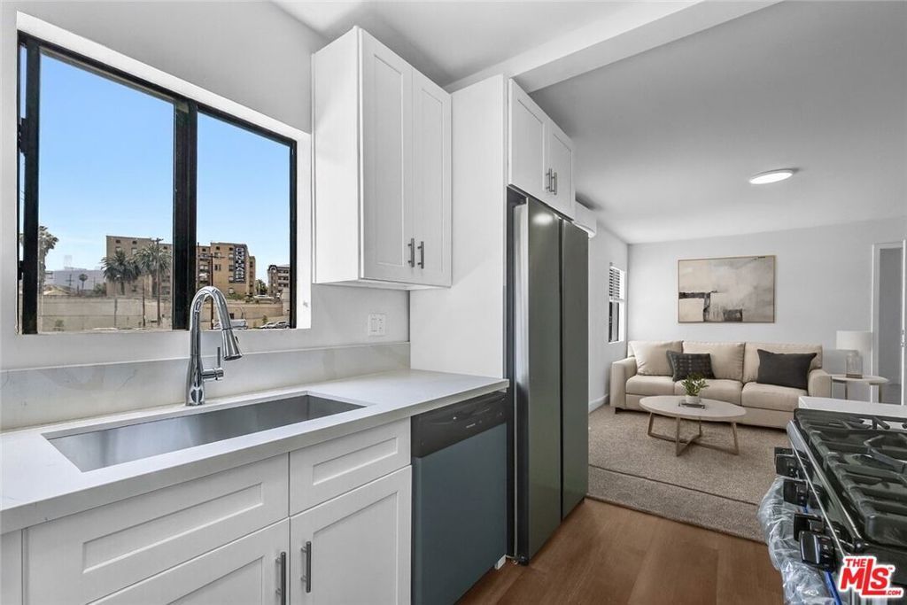 2629 San Marino Street, Los Angeles