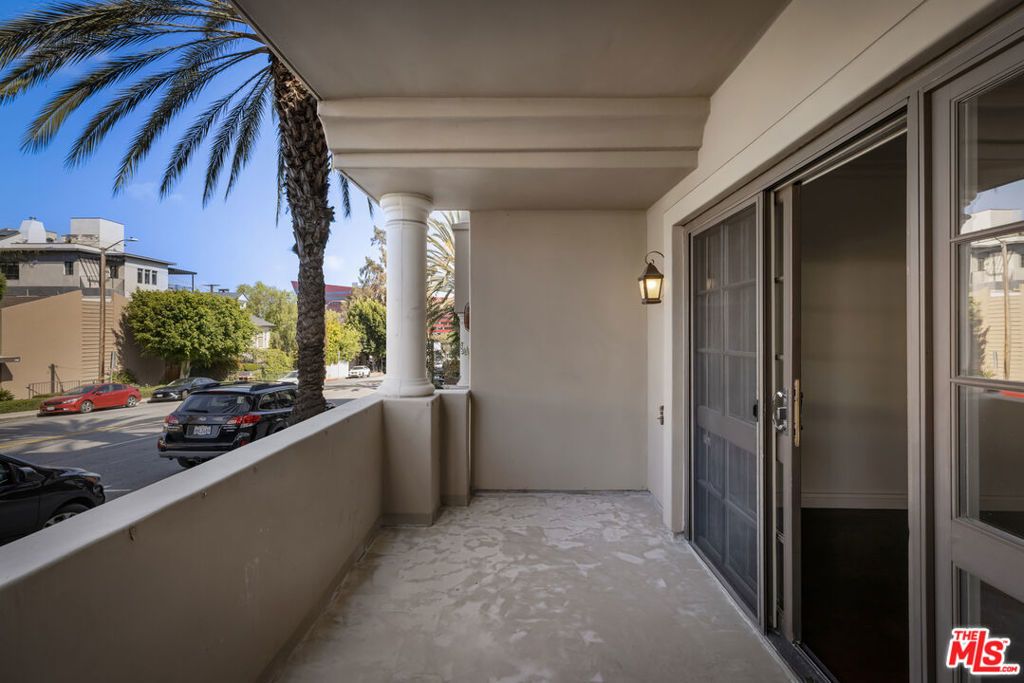 851 N San Vicente Boulevard # 102, West Hollywood