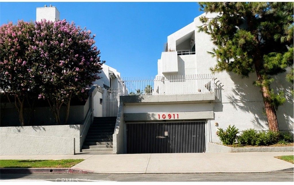10911 Bluffside # 22, Studio City