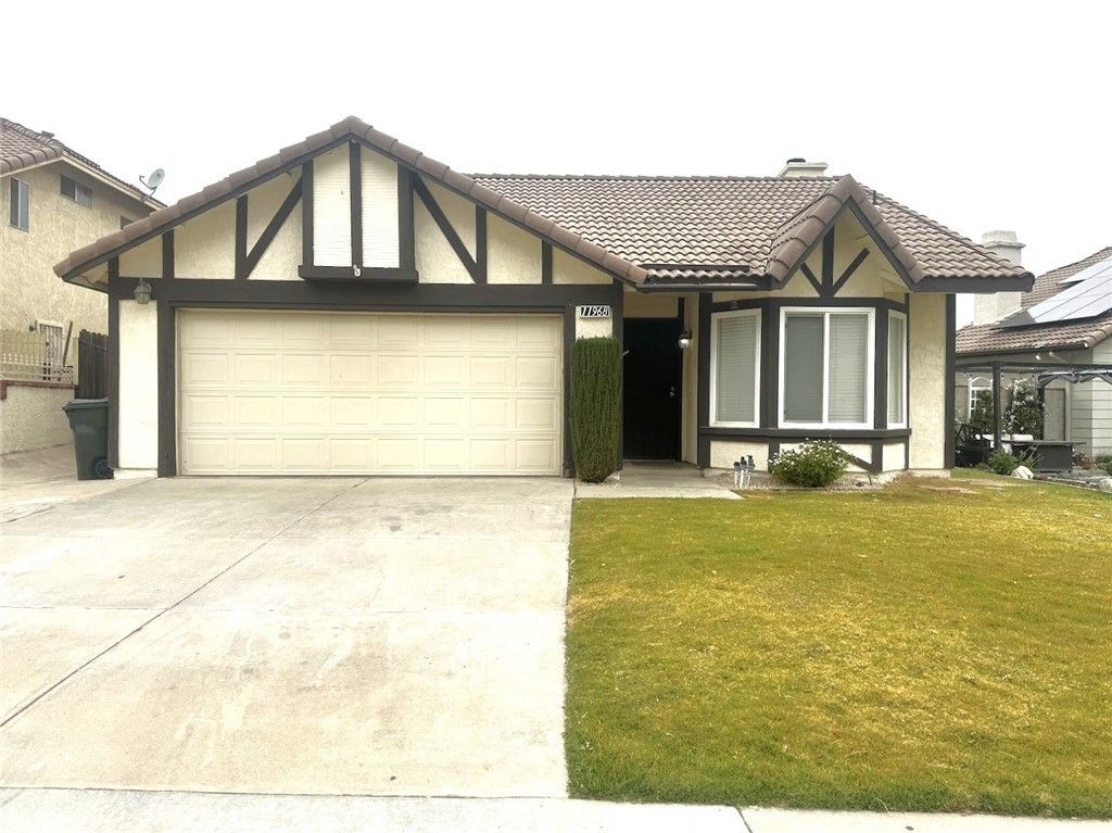 11968 Maple Leaf, Fontana
