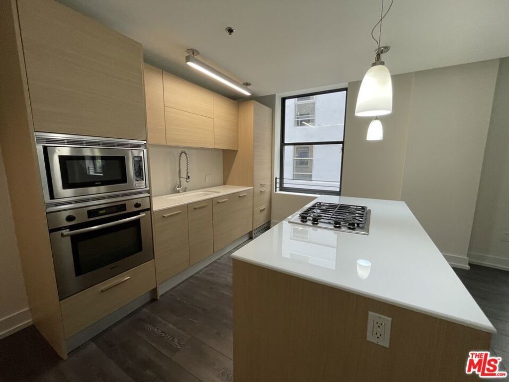 727 W 7th Street # 924, Los Angeles