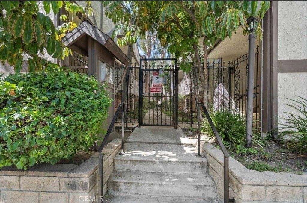 21815 Saticoy Street # 30, Los Angeles