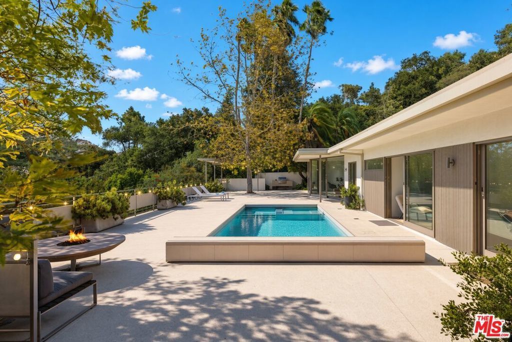 3201 Oakley Drive, Los Angeles
