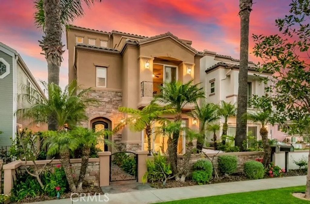 225 11th, Huntington Beach