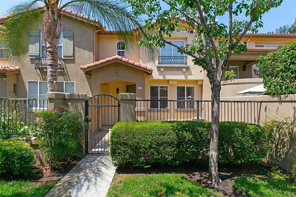 10 New Market, Irvine