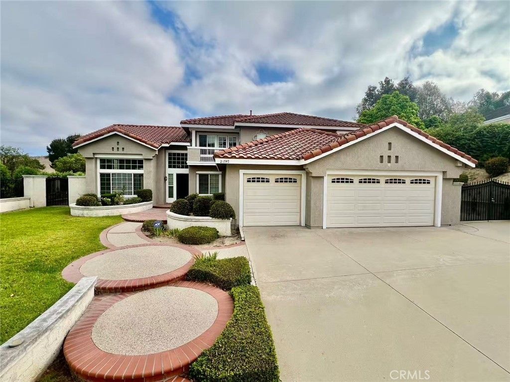 21747 Buckskin, Walnut