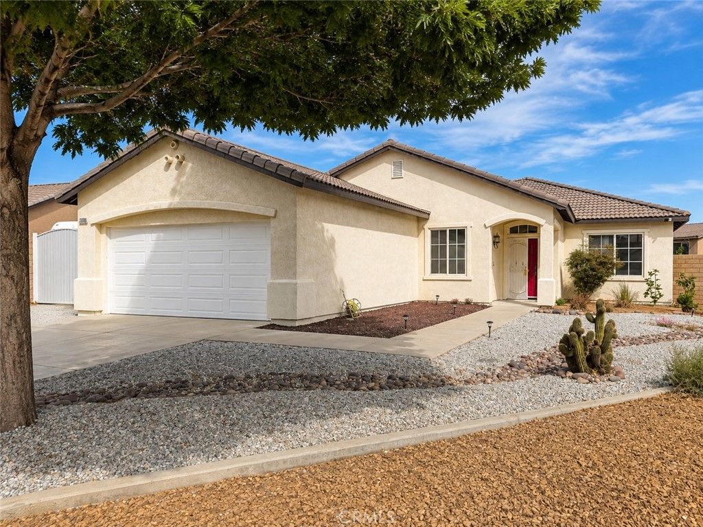 13900 Nelliebell, Victorville