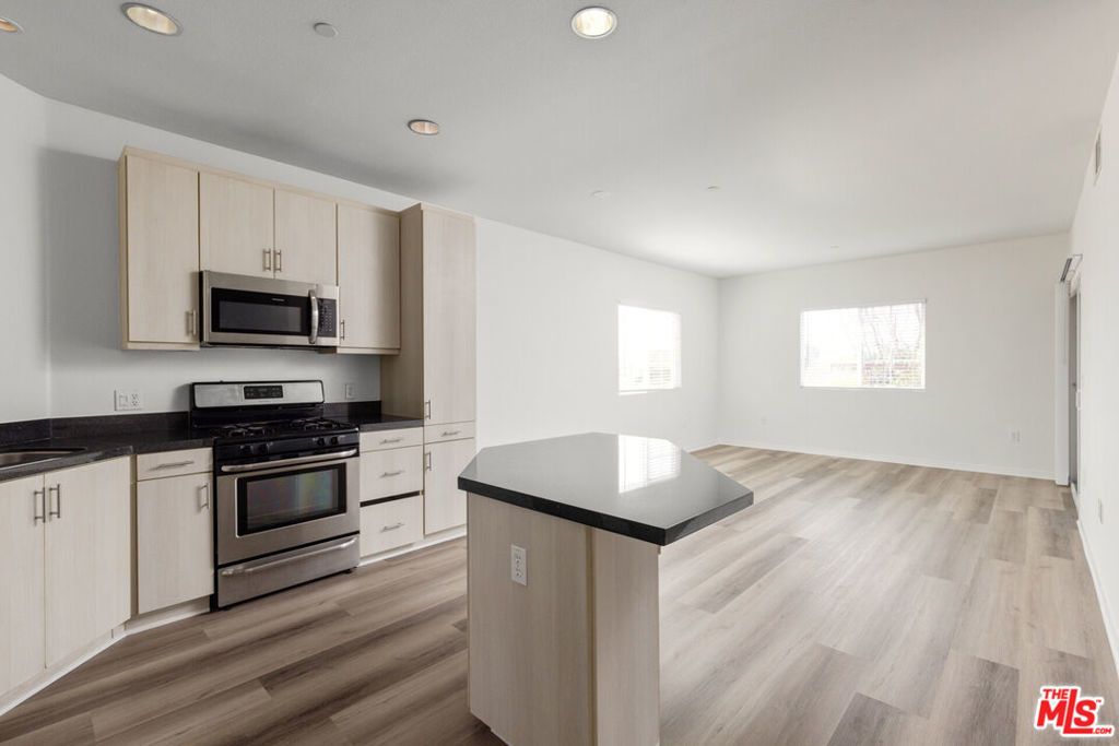 1408 W Washington Boulevard # 206, Los Angeles