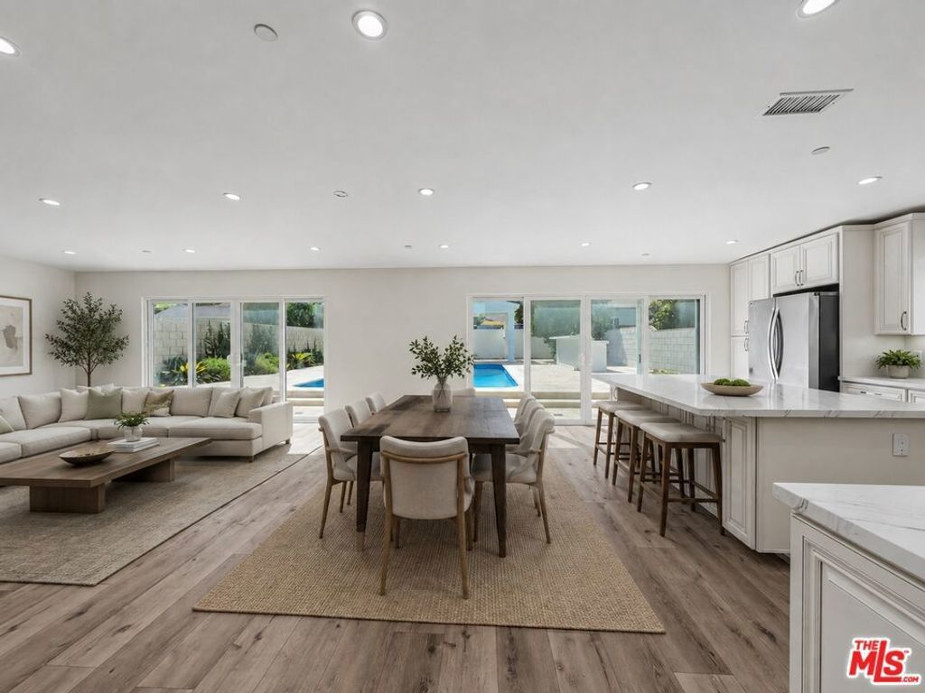 5035 Zelzah Avenue, Los Angeles