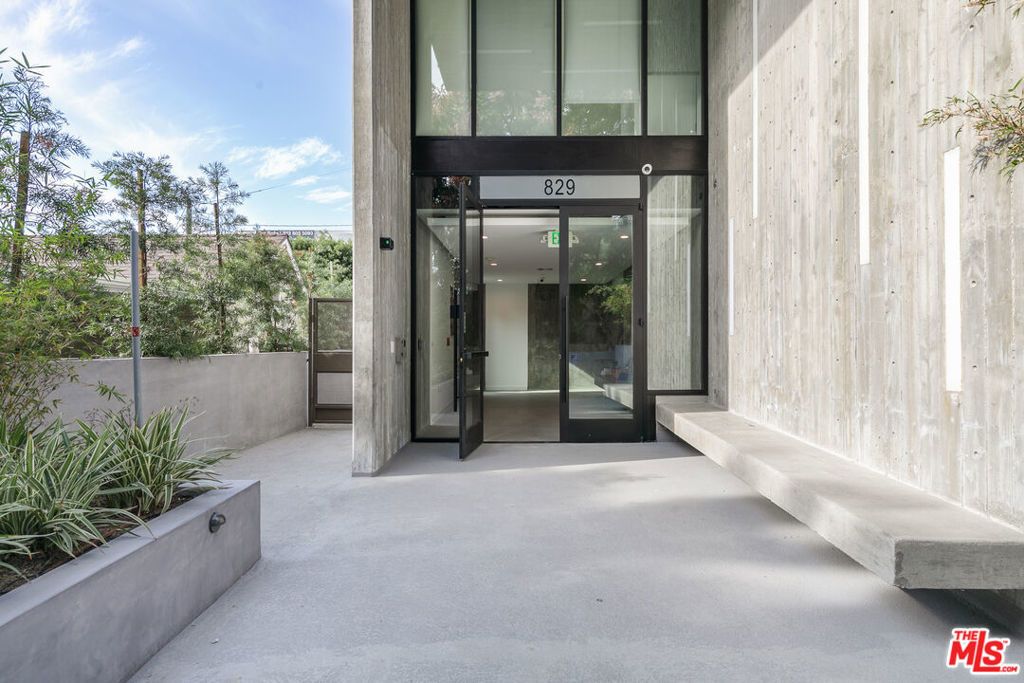 829 Larrabee Street # 303, West Hollywood