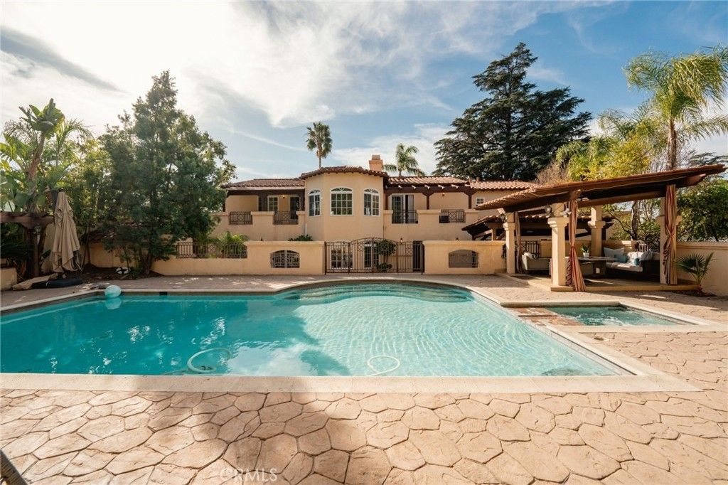 828 S Sunset Canyon, Burbank