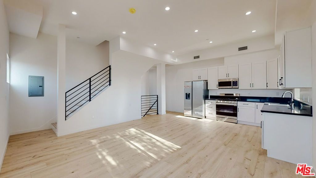 1509 S Cloverdale Avenue, Los Angeles
