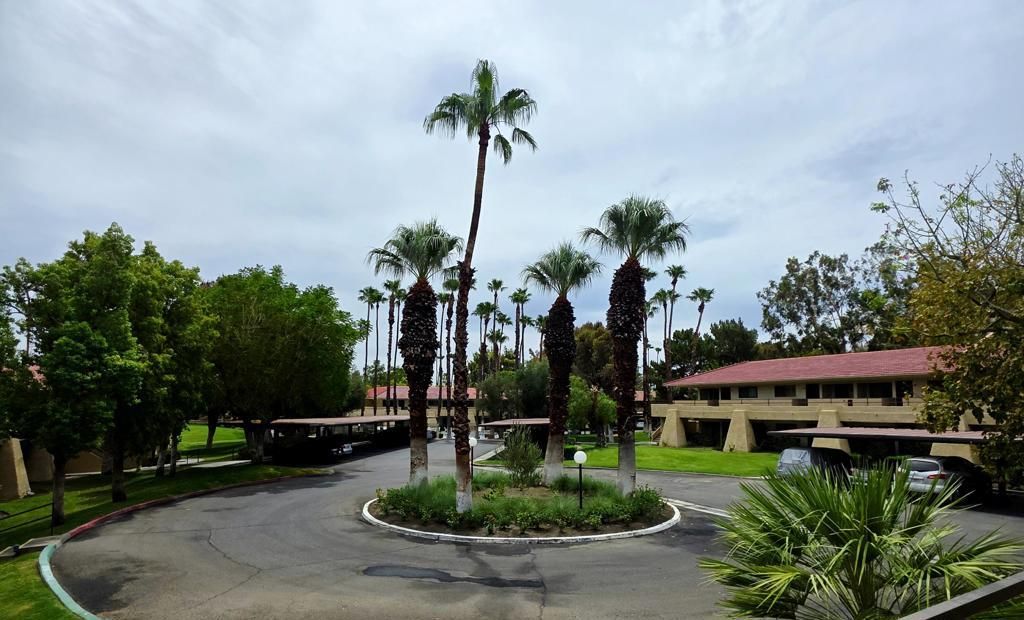 680 N Ashurst Court # 215, Palm Springs