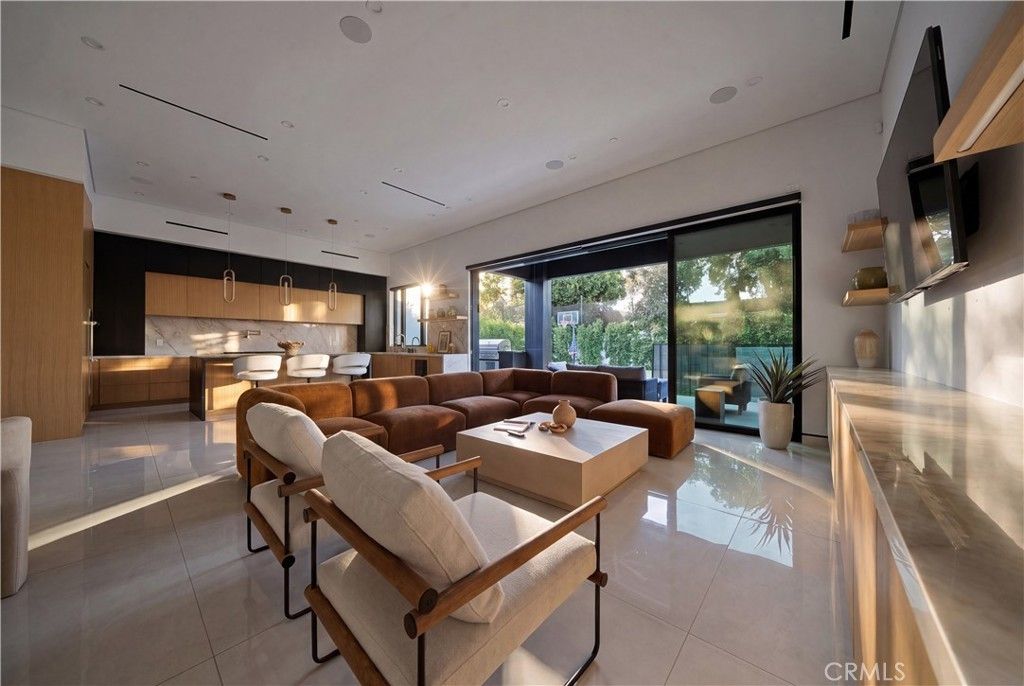 12507 Miranda, Valley Village