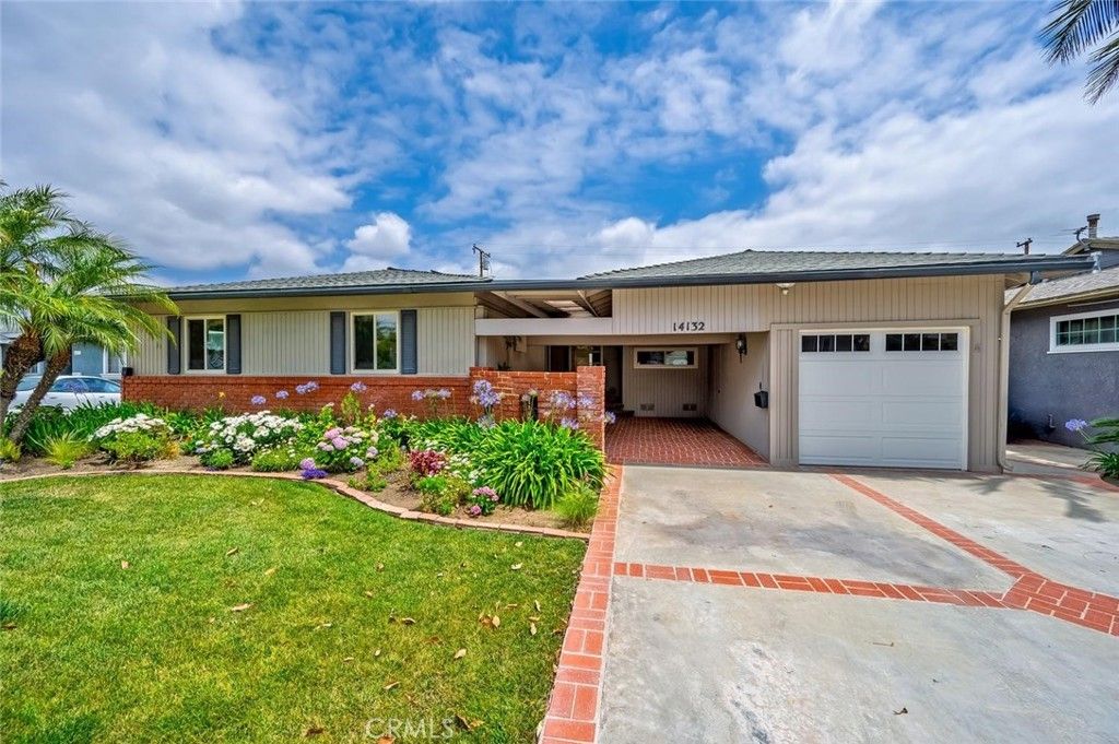 14132 Carfax, Tustin