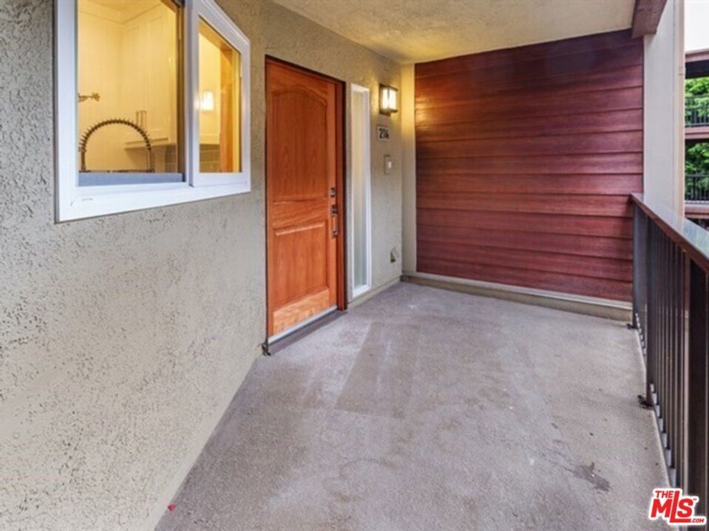4300 Via Dolce # 214, Los Angeles