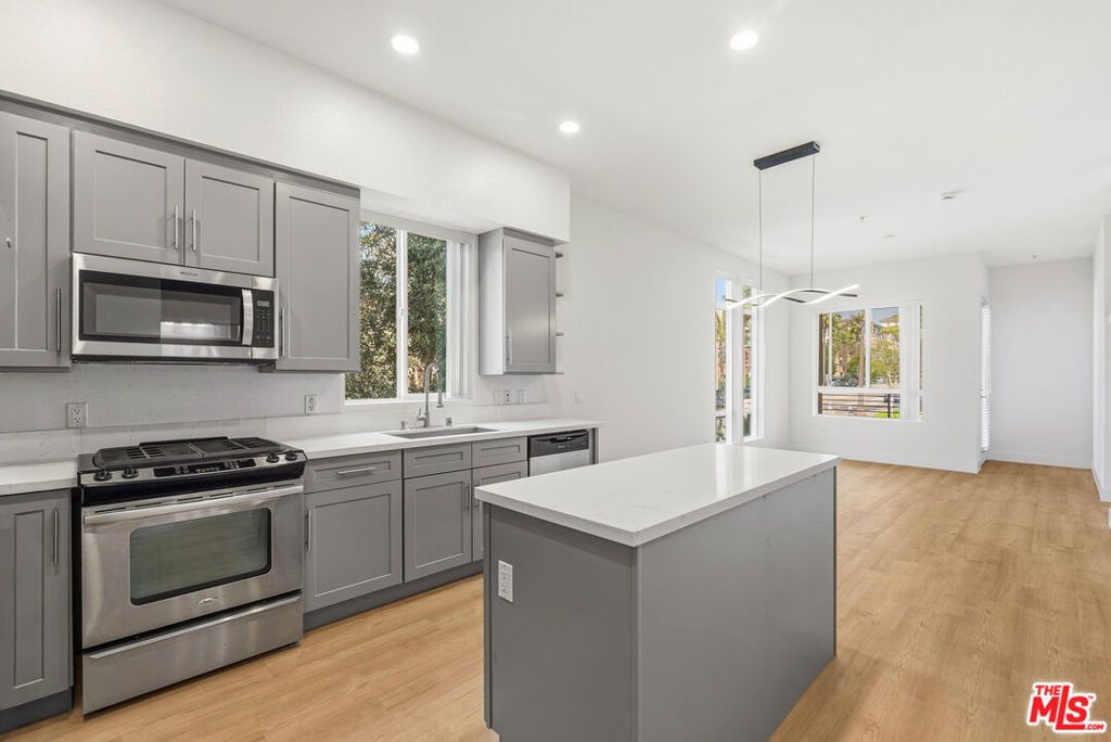 12920 Runway Road # 120, Los Angeles