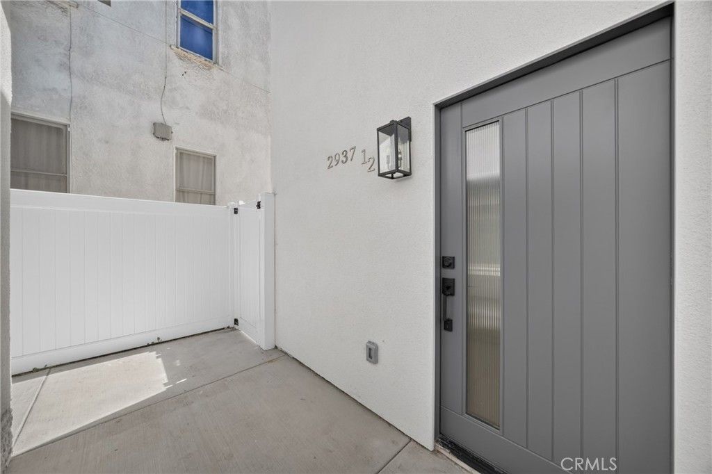 2937 1/2 10th Avenue, Los Angeles