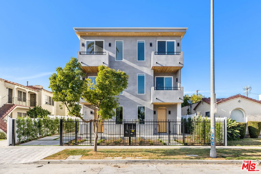 5223 W 20th Street # 1/4, Los Angeles