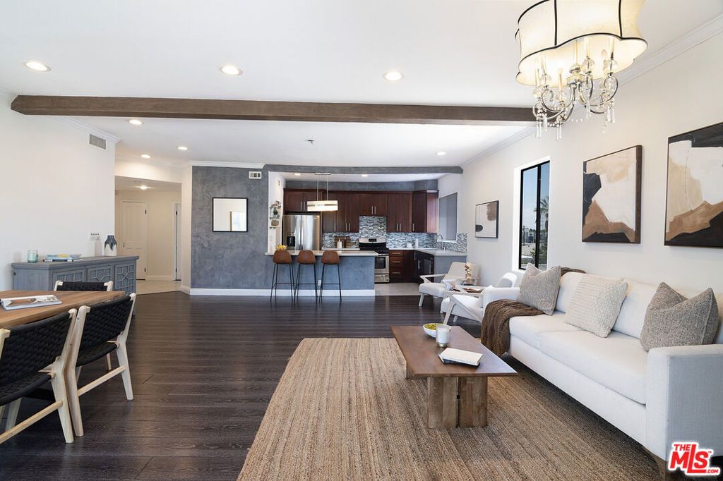 1101 Rexford Drive # 302, Los Angeles