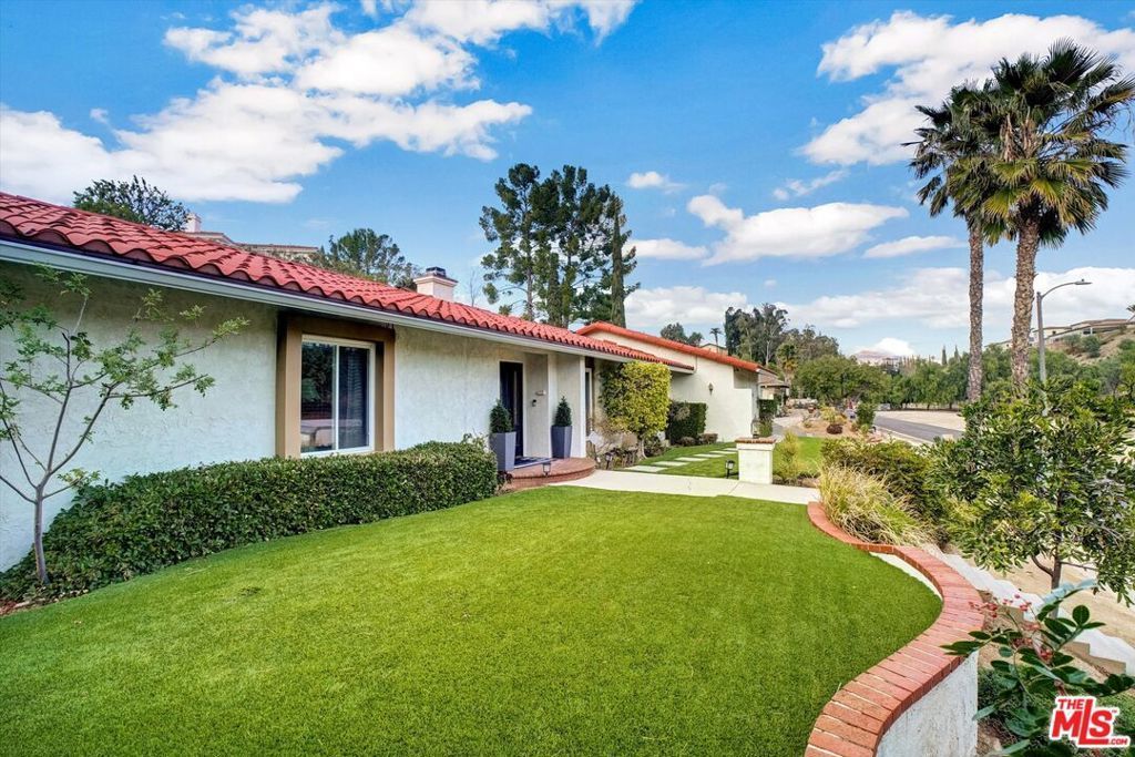 10467 Oakdale Avenue, Chatsworth