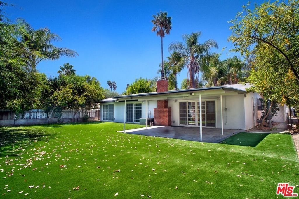 20447 Coulson Street, Los Angeles