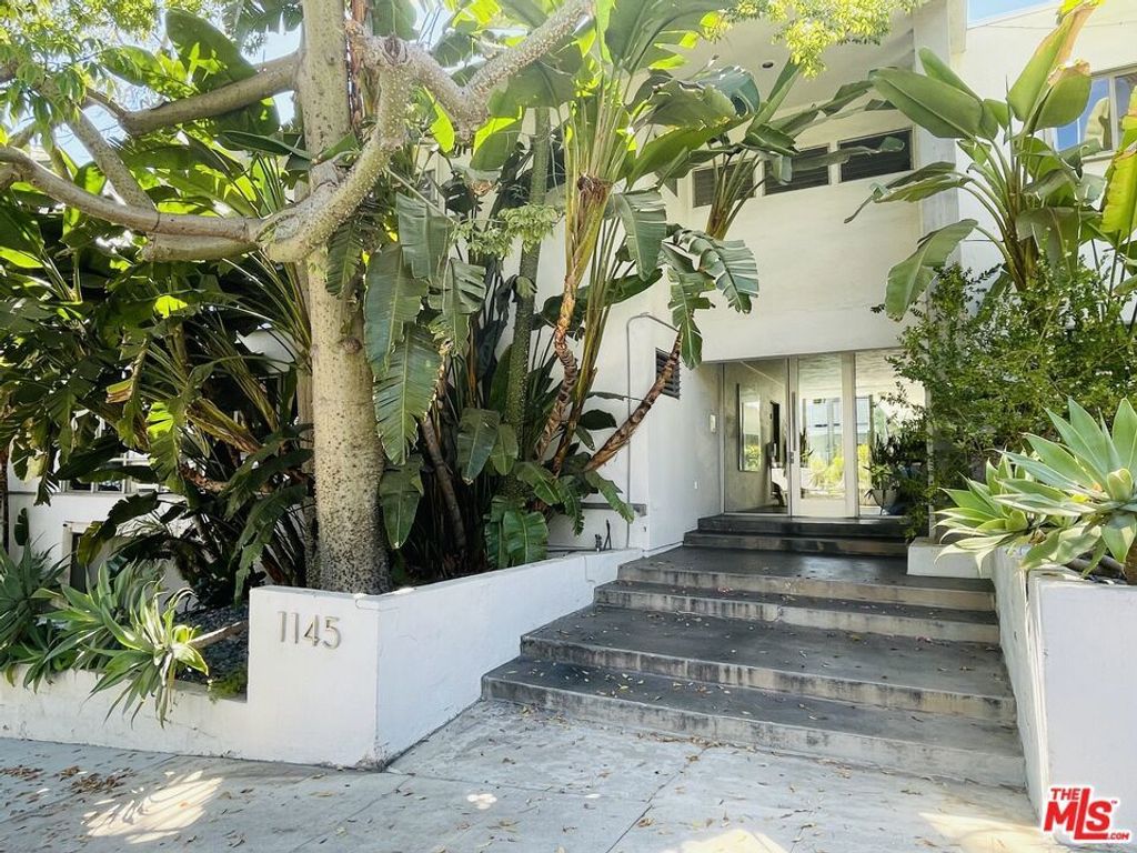 1145 Larrabee Street # 3, West Hollywood