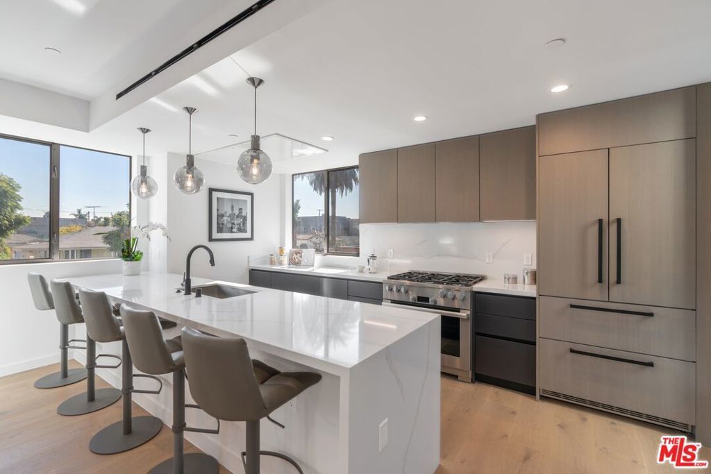 7150 Willoughby Avenue, Los Angeles