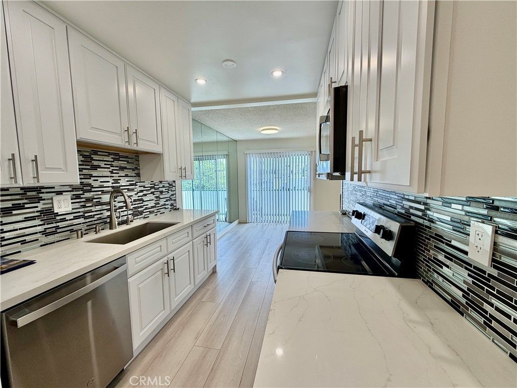 1344 N Martel Avenue # 302, Los Angeles