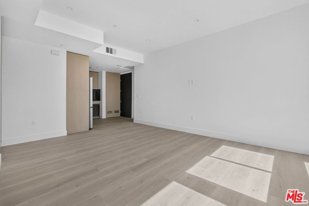 1808 Lincoln Boulevard # 203, Venice