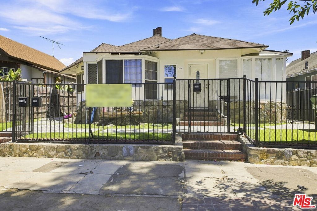 2910 Budlong Avenue, Los Angeles