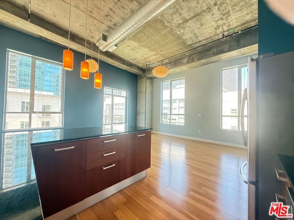 645 W 9th Street # 731, Los Angeles