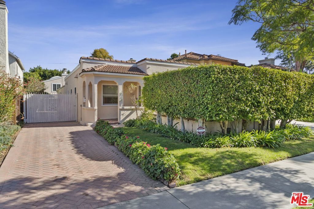2128 Camden Avenue, Los Angeles