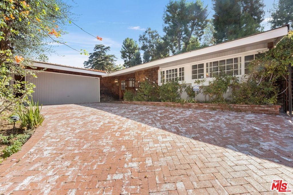 5824 Laramie Avenue, Woodland Hills