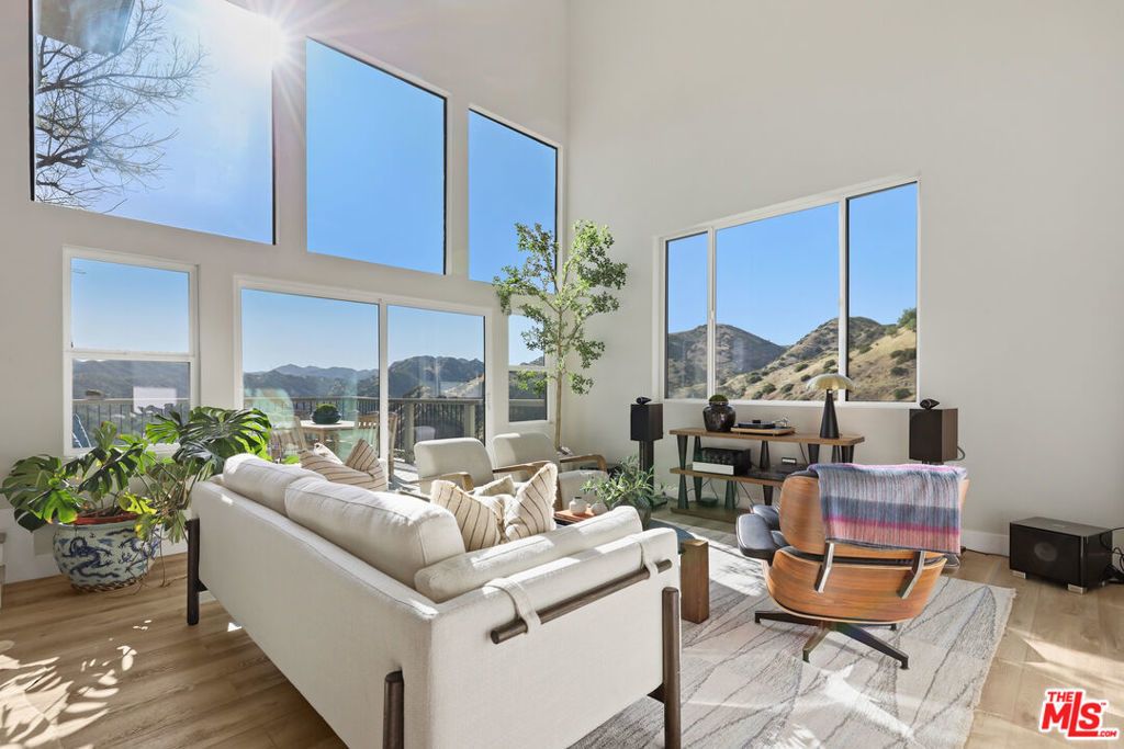 53 Saddlebow Road, Bell Canyon