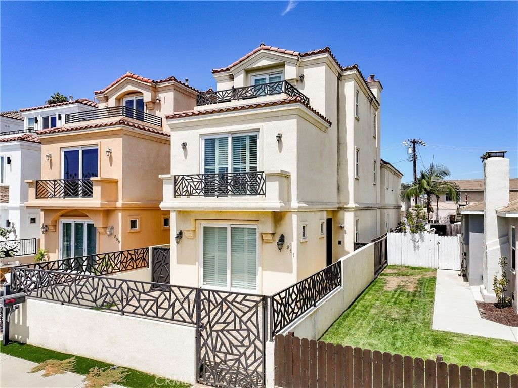 211 Chicago Ave, Huntington Beach