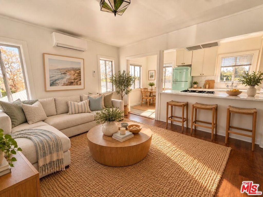 3883 S Gramercy Place, Los Angeles