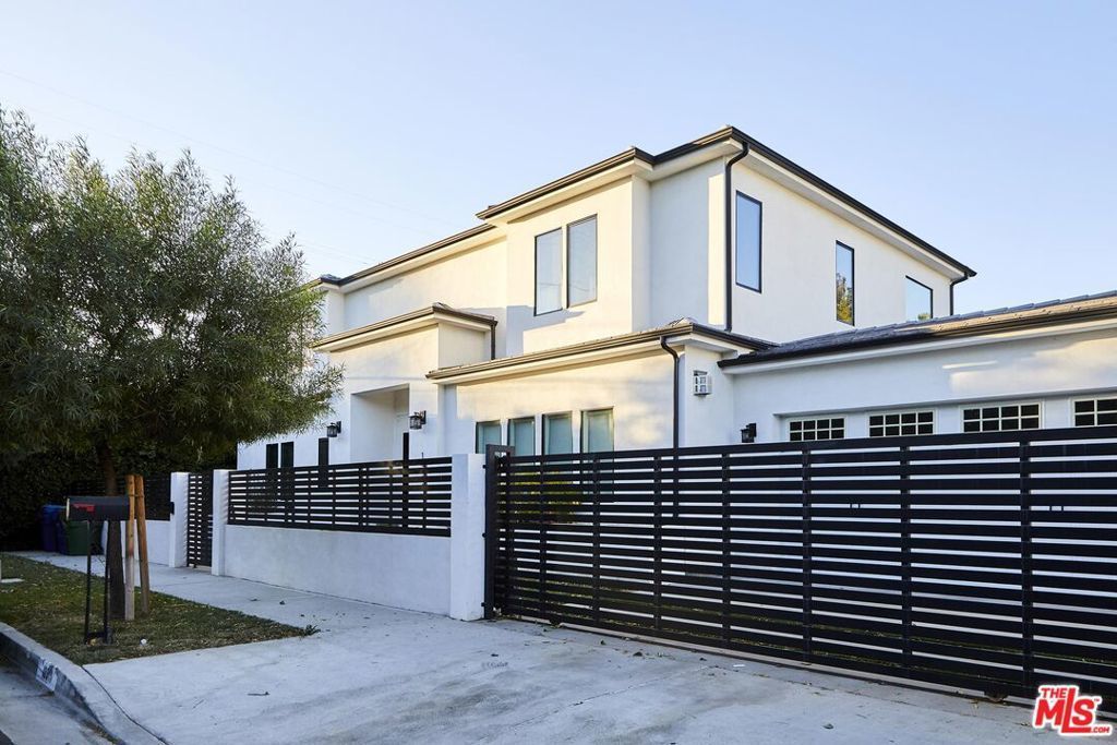 18911 Hatteras Street, Tarzana