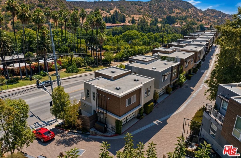 2780 N Wright Lane, Los Angeles