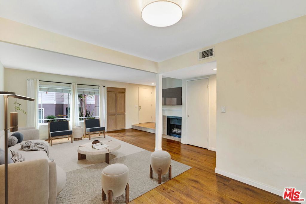 10239 White Oak Avenue # 1, Los Angeles