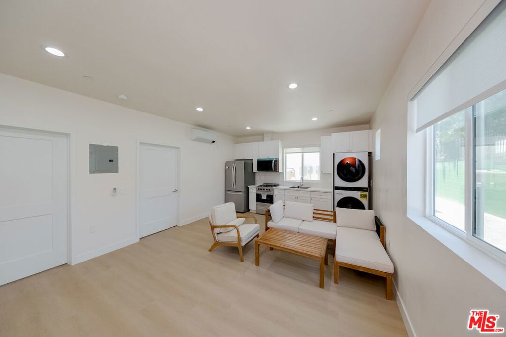 237 N Chicago Street, Los Angeles