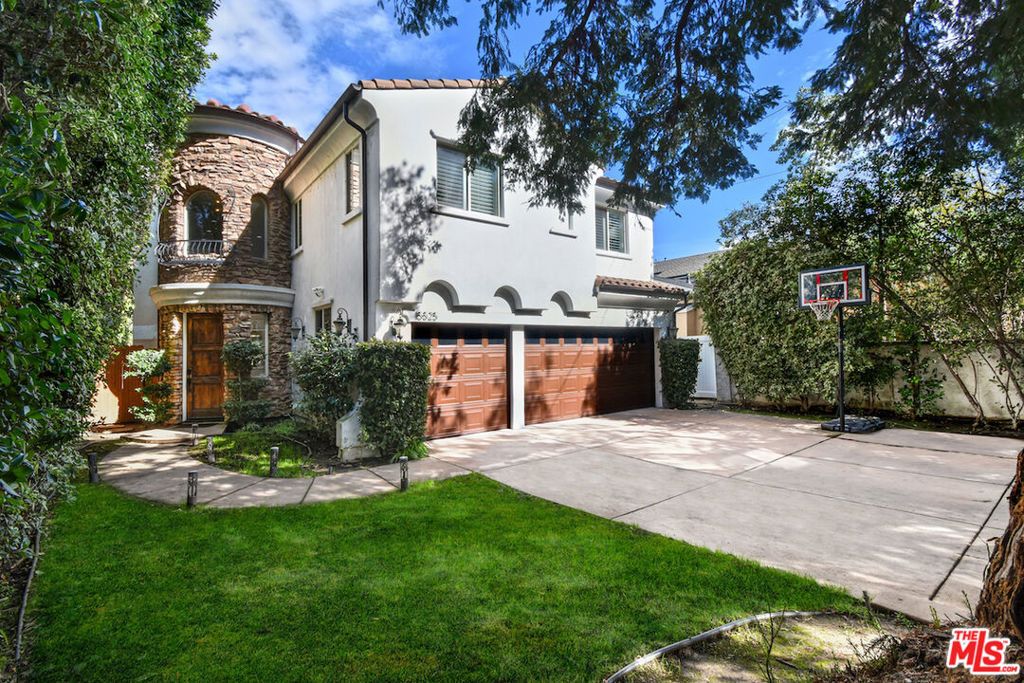 15525 Morrison Street, Sherman Oaks