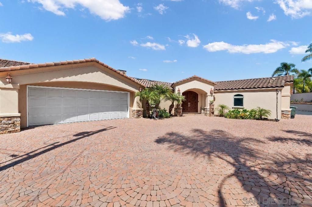 1015 W Via Rancho, Escondido
