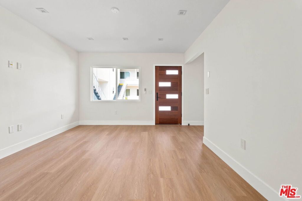 420 S Sepulveda Boulevard # 3, Los Angeles