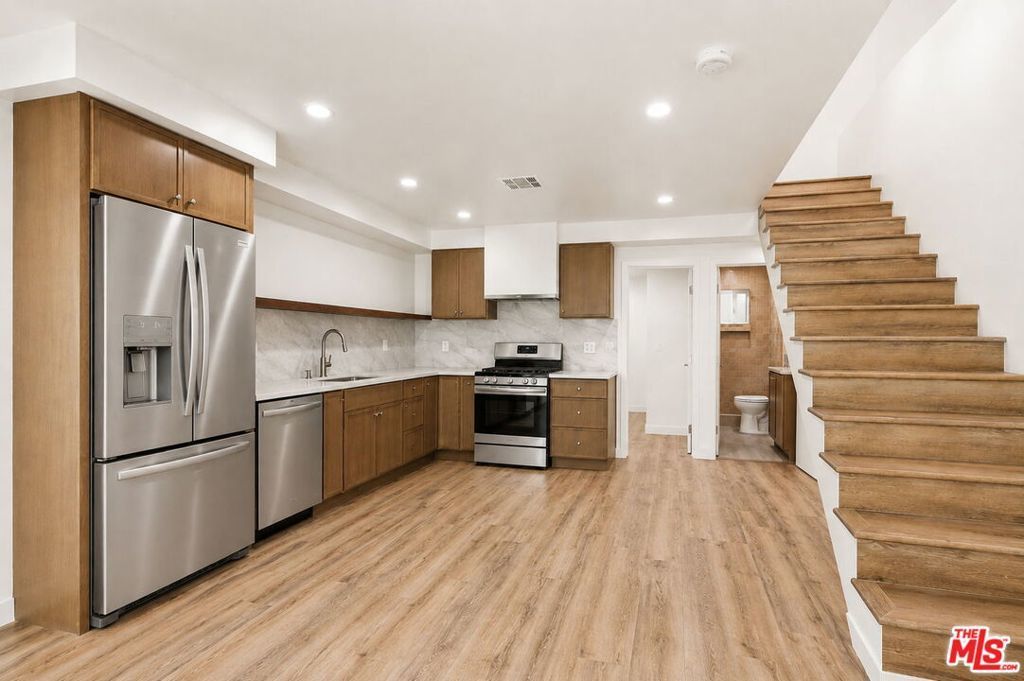 1122 N Beachwood Drive # 1/2, Los Angeles