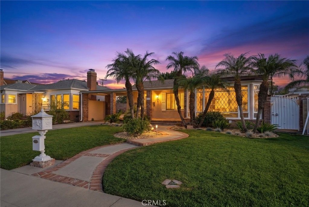 10832 Huston, North Hollywood