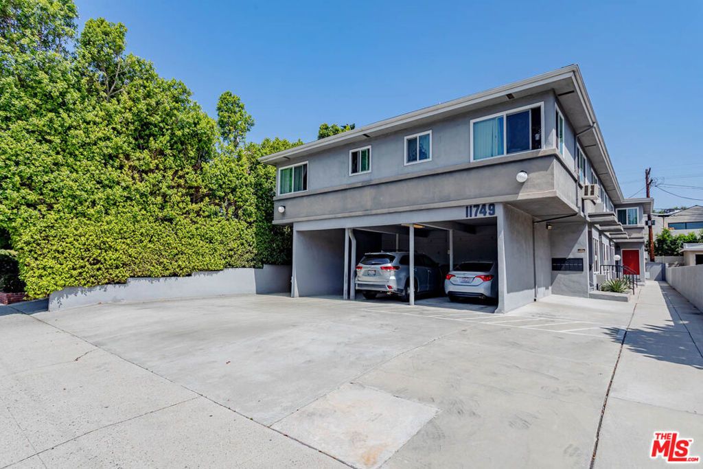 11749 Riverside Drive # 6, Valley Village