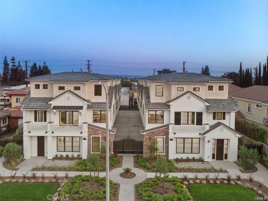 22 E Colorado, Arcadia