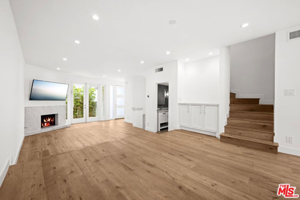 8611 Burton Way # 15, Los Angeles